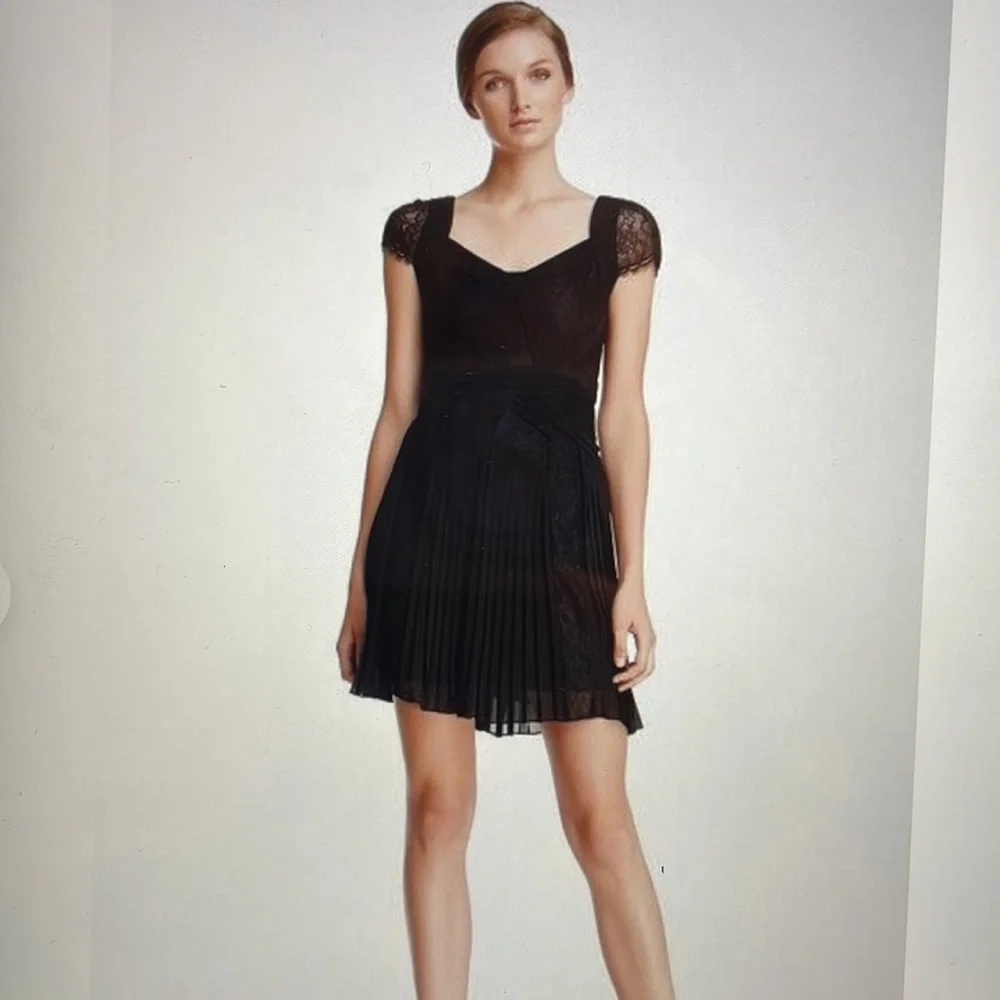 NWT BCBG ‘Aris’ black lace cocktail dress size 6 - Picture 1 of 8